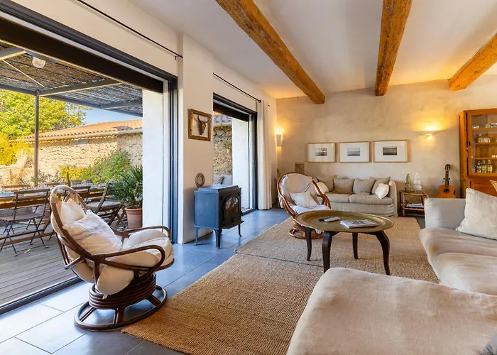 Santal : Maison Avec Piscine Entre Terre Et Villa Saint-Pargoire