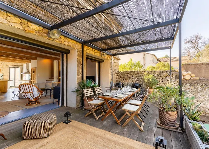 Santal : Maison Avec Piscine Entre Terre Et