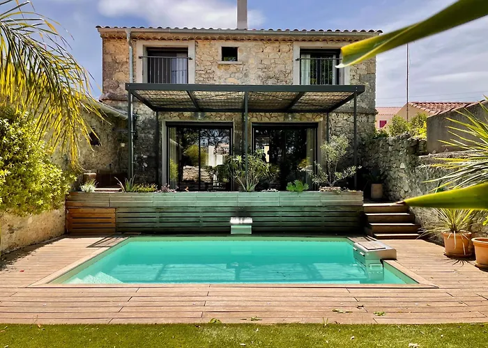 Santal : Maison Avec Piscine Entre Terre Et